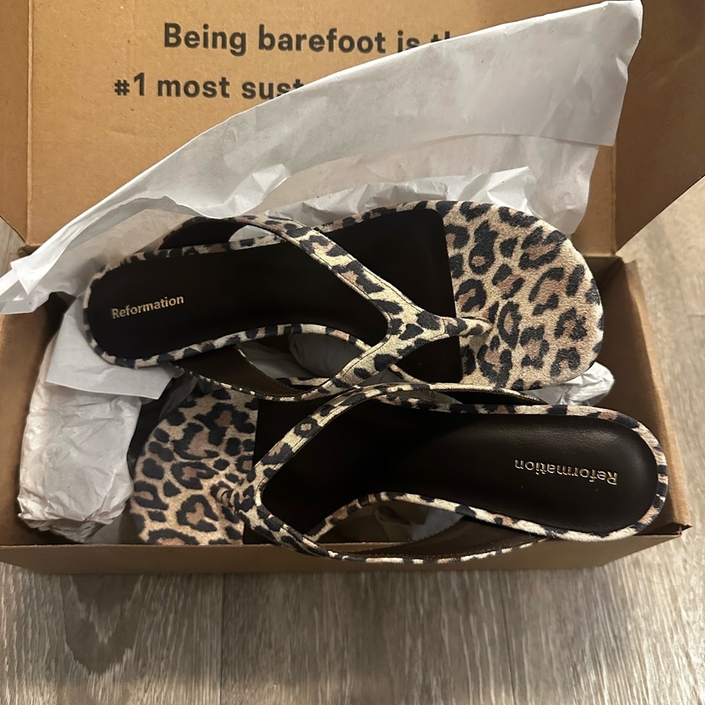 NWB Reformation Sophie Heeled Kitten Heel - Picture 2 of 4